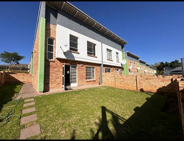 3 BEDROOM TOWNHOUSE FOR SALE IN THERESAPARK